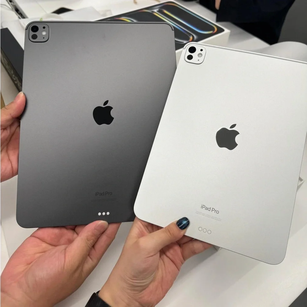 Apple iPad Pro - Dark Gray and Light Silver